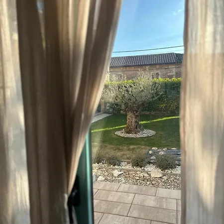 Διαμέρισμα 11 *